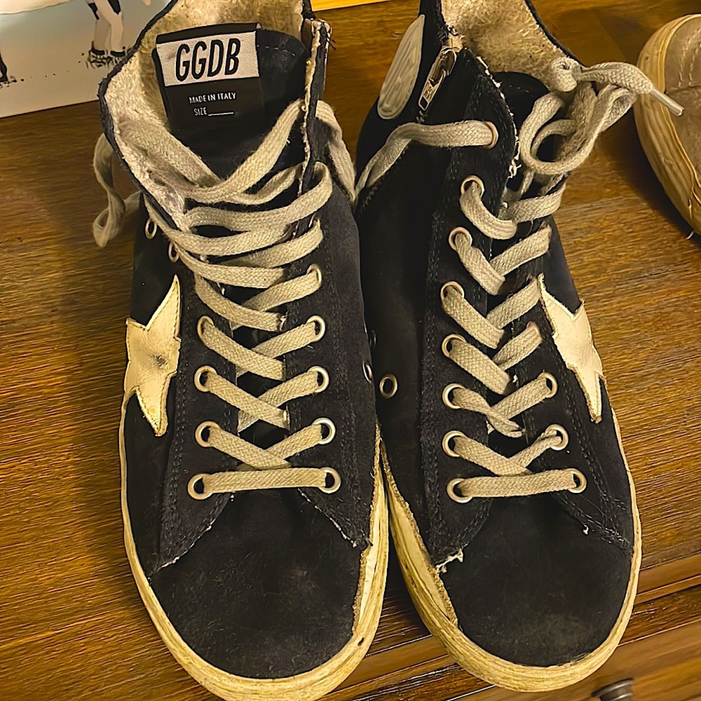 GOLDEN GOOSE
Francy Classic Suede Sneakers with Shiny Leather Star size 38